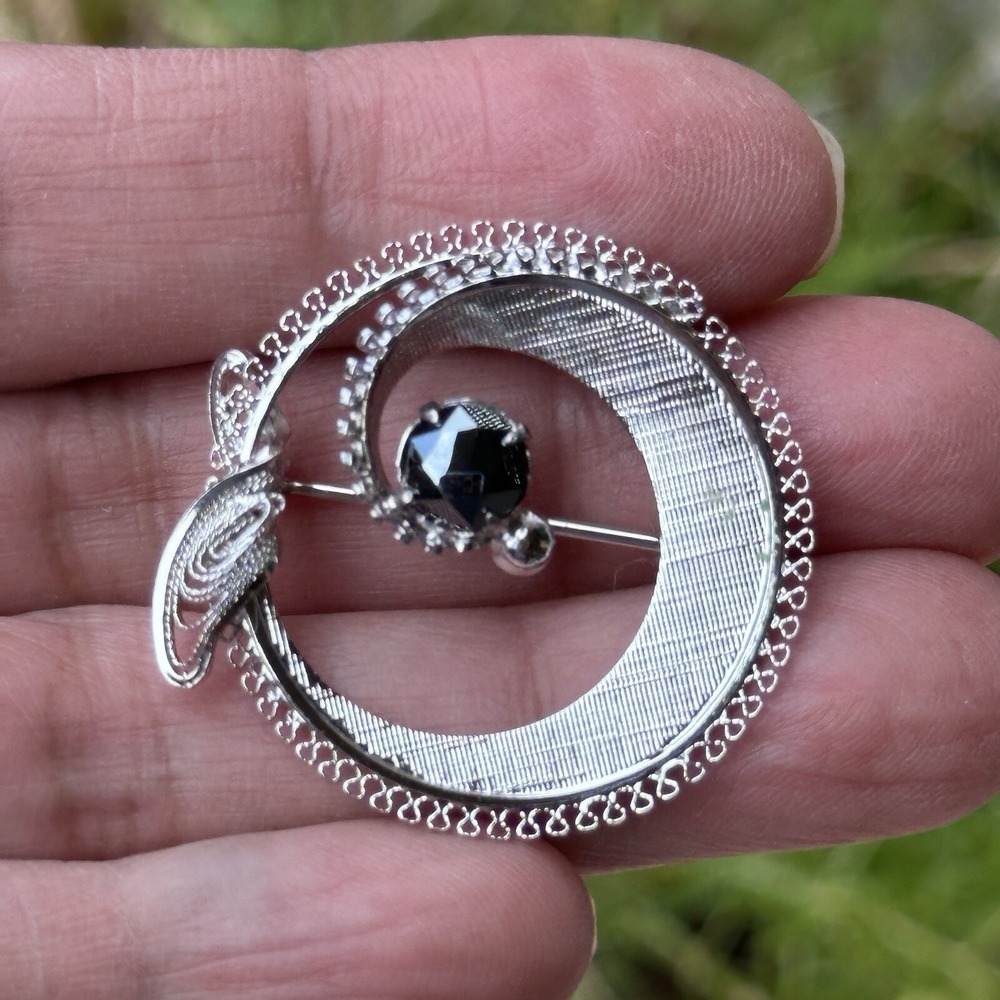 Sorrento Brooch 1.25 Inch Hematite Filigree Swirl C-Clasp Deco 925 Sterling 3.7g